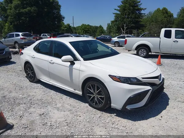 4T1G11AK5NU634689 2022 TOYOTA CAMRY - Image 1