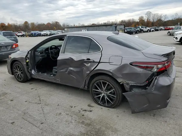 4T1G11AK5NU635941 2022 TOYOTA CAMRY - Image 2
