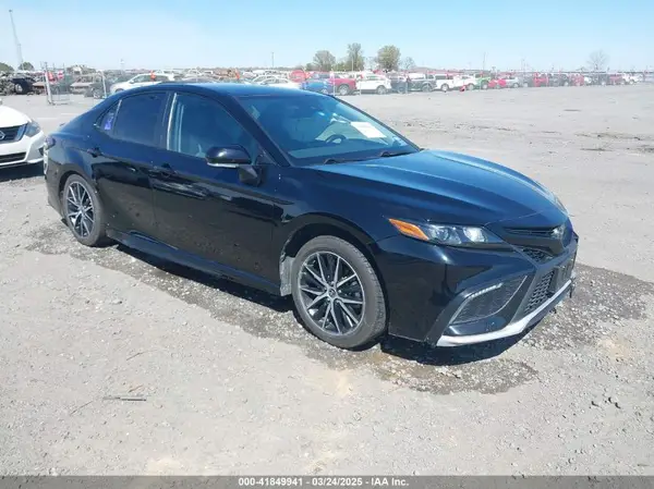 4T1G11AK5NU639892 2022 TOYOTA CAMRY - Image 1