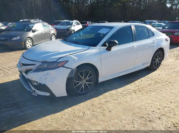 4T1G11AK5NU641805 2022 TOYOTA CAMRY - Image 2