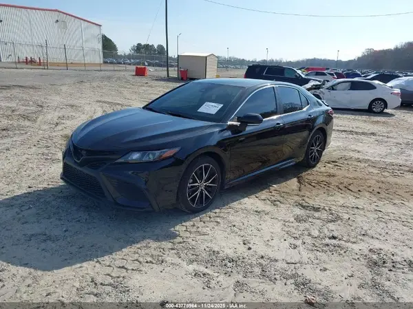 4T1G11AK5NU641836 2022 TOYOTA CAMRY - Image 2