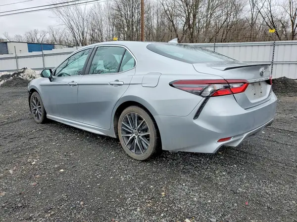 4T1G11AK5NU646471 2022 TOYOTA CAMRY - Image 2