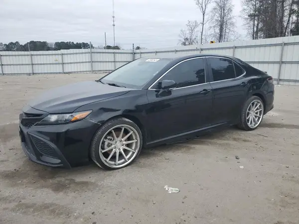 4T1G11AK5NU646521 2022 TOYOTA CAMRY - Image 1