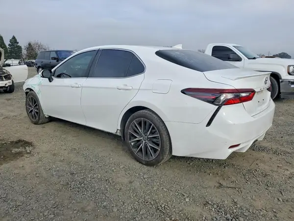 4T1G11AK5NU653548 2022 TOYOTA CAMRY - Image 2