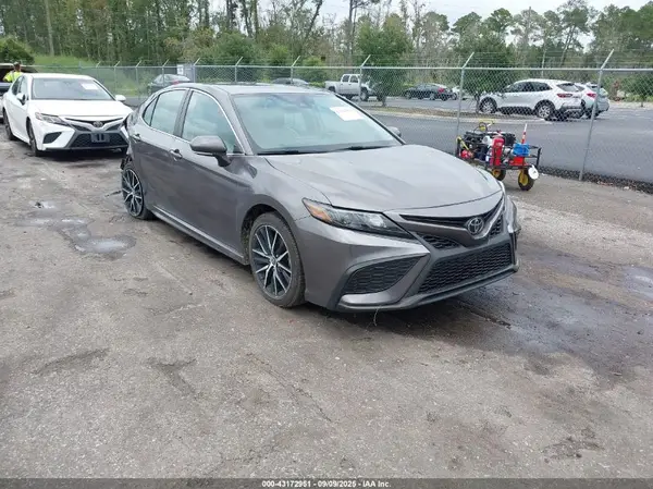 4T1G11AK5NU653789 2022 TOYOTA CAMRY - Image 1