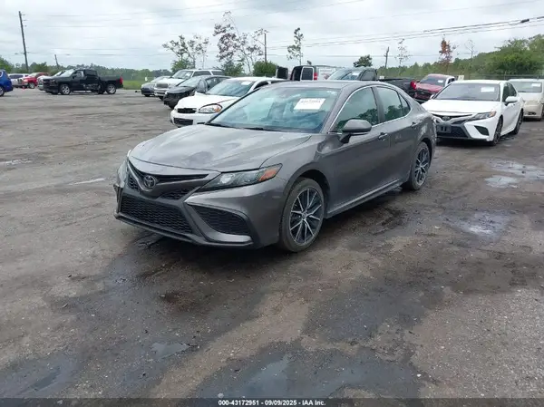 4T1G11AK5NU653789 2022 TOYOTA CAMRY - Image 2