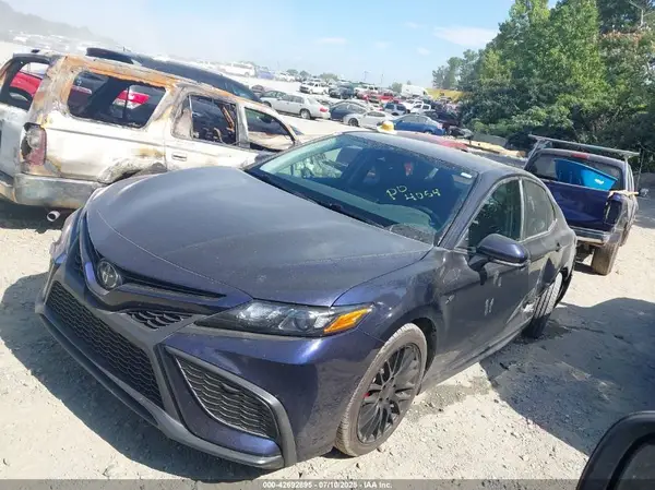 4T1G11AK5NU653856 2022 TOYOTA CAMRY - Image 2