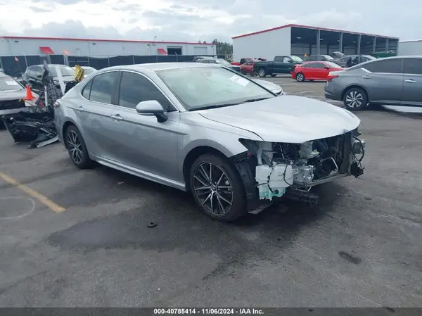 4T1G11AK5NU654179 2022 TOYOTA CAMRY - Image 1