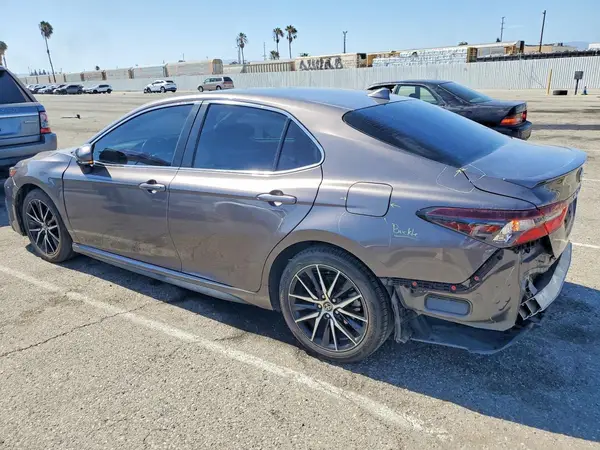 4T1G11AK5NU656112 2022 TOYOTA CAMRY - Image 2