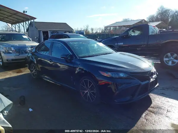 4T1G11AK5NU657521 2022 TOYOTA CAMRY - Image 1