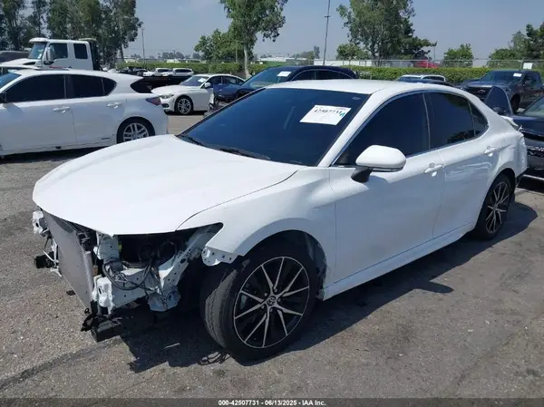 4T1G11AK5NU658877 2022 TOYOTA CAMRY - Image 2