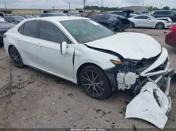 4T1G11AK5NU660953 2022 TOYOTA CAMRY - Image 1