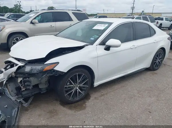 4T1G11AK5NU660953 2022 TOYOTA CAMRY - Image 2