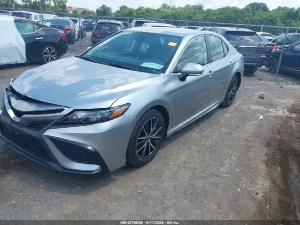 4T1G11AK5NU662282 2022 TOYOTA CAMRY - Image 2