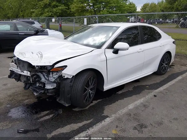 4T1G11AK5NU663335 2022 TOYOTA CAMRY - Image 2