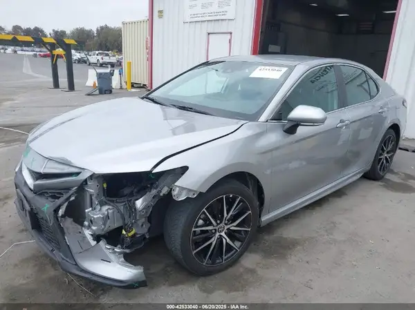 4T1G11AK5NU670964 2022 TOYOTA CAMRY - Image 2