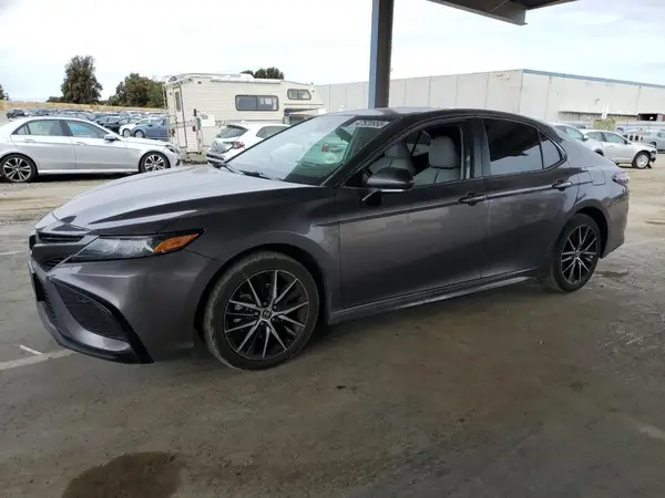 4T1G11AK5NU671242 2022 TOYOTA CAMRY - Image 1