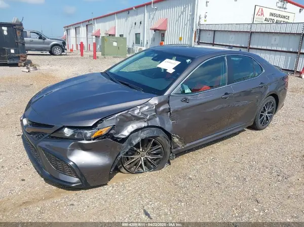 4T1G11AK5NU671838 2022 TOYOTA CAMRY - Image 2
