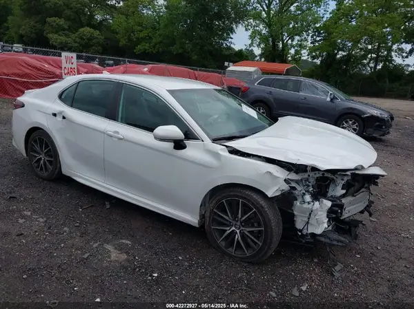 4T1G11AK5NU672603 2022 TOYOTA CAMRY - Image 1