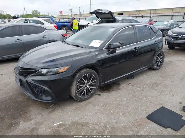 4T1G11AK5NU673055 2022 TOYOTA CAMRY - Image 2