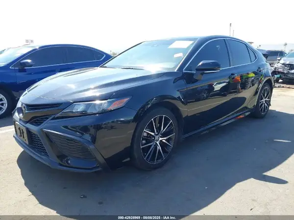 4T1G11AK5NU673623 2022 TOYOTA CAMRY - Image 2