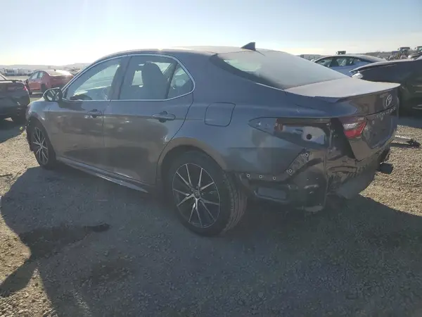 4T1G11AK5NU674075 2022 TOYOTA CAMRY - Image 2