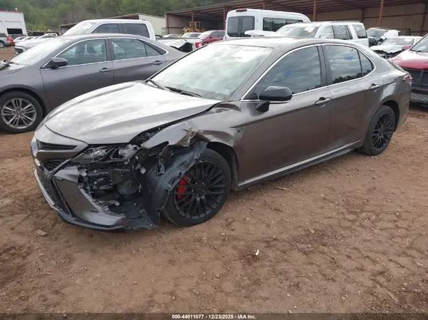 4T1G11AK5NU674321 2022 TOYOTA CAMRY - Image 2