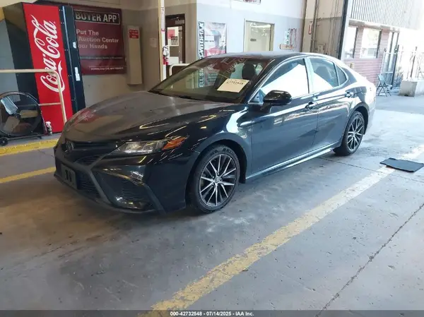 4T1G11AK5NU674867 2022 TOYOTA CAMRY - Image 2