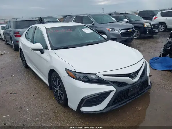 4T1G11AK5NU674903 2022 TOYOTA CAMRY - Image 1