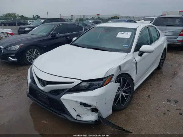 4T1G11AK5NU674903 2022 TOYOTA CAMRY - Image 2