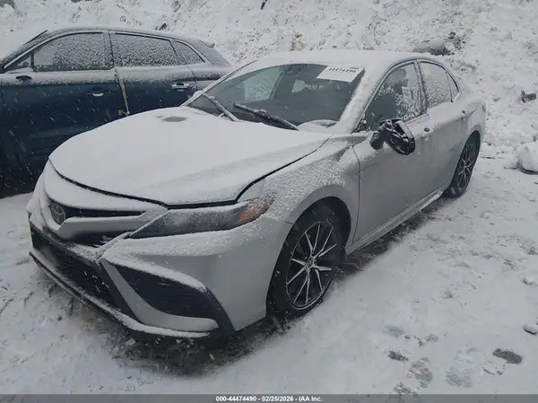 4T1G11AK5NU675758 2022 TOYOTA CAMRY - Image 2
