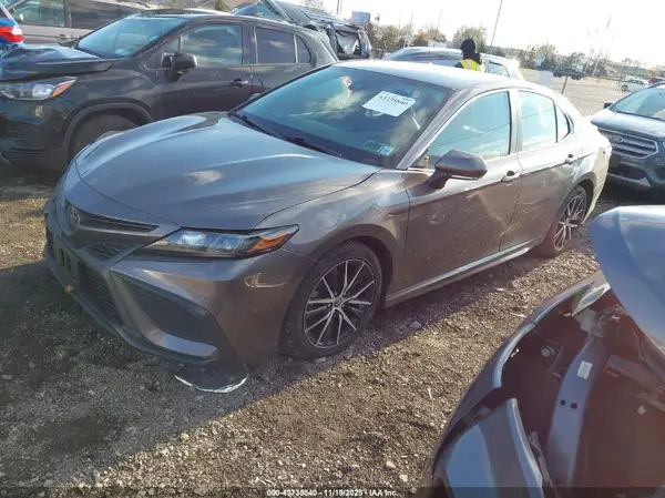 4T1G11AK5NU676490 2022 TOYOTA CAMRY - Image 2