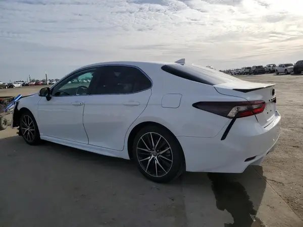 4T1G11AK5NU677347 2022 TOYOTA CAMRY - Image 2
