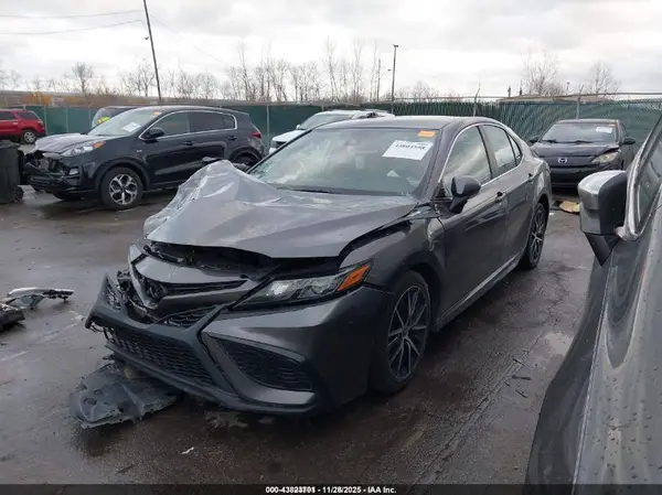 4T1G11AK5NU678045 2022 TOYOTA CAMRY - Image 2