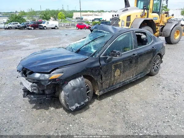 4T1G11AK5NU680670 2022 TOYOTA CAMRY - Image 2