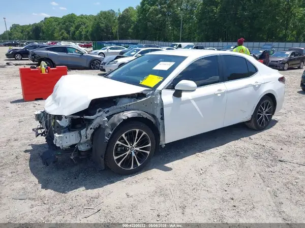 4T1G11AK5NU683598 2022 TOYOTA CAMRY - Image 2