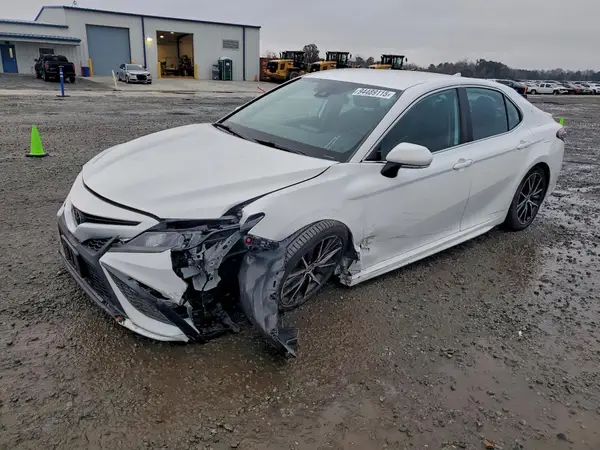4T1G11AK5NU685349 2022 TOYOTA CAMRY - Image 1