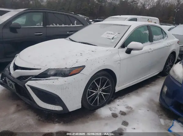 4T1G11AK5NU686288 2022 TOYOTA CAMRY - Image 2
