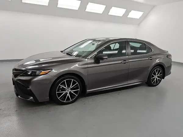 4T1G11AK5NU686954 2022 TOYOTA CAMRY - Image 1