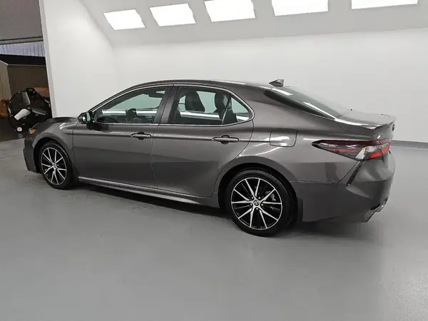 4T1G11AK5NU686954 2022 TOYOTA CAMRY - Image 2