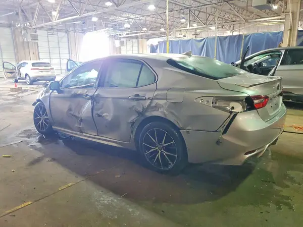 4T1G11AK5NU687215 2022 TOYOTA CAMRY - Image 2