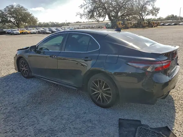 4T1G11AK5NU689322 2022 TOYOTA CAMRY - Image 2