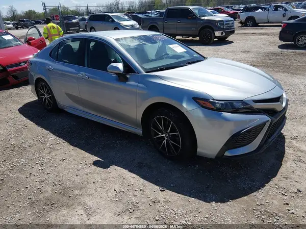 4T1G11AK5NU690471 2022 TOYOTA CAMRY - Image 1
