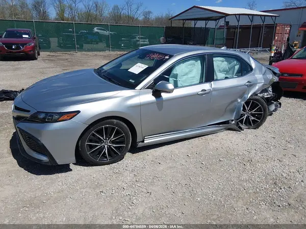 4T1G11AK5NU690471 2022 TOYOTA CAMRY - Image 2