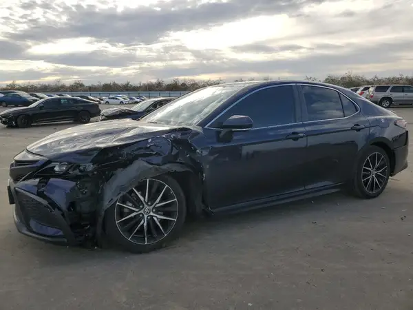 4T1G11AK5NU692611 2022 TOYOTA CAMRY - Image 1