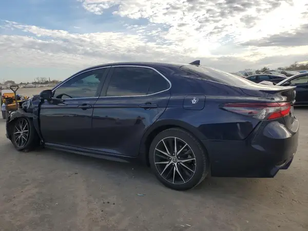 4T1G11AK5NU692611 2022 TOYOTA CAMRY - Image 2