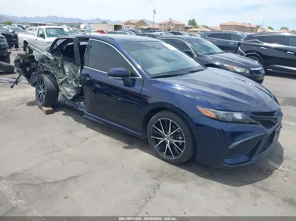 4T1G11AK5NU696383 2022 TOYOTA CAMRY - Image 1