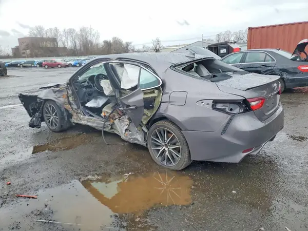4T1G11AK5NU696688 2022 TOYOTA CAMRY - Image 2