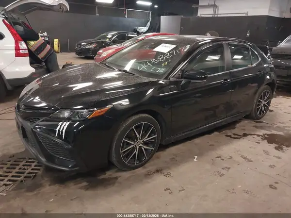 4T1G11AK5NU696738 2022 TOYOTA CAMRY - Image 2