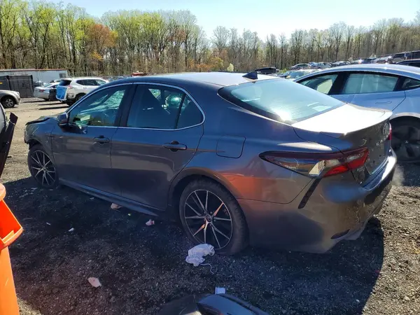4T1G11AK5NU698067 2022 TOYOTA CAMRY - Image 2
